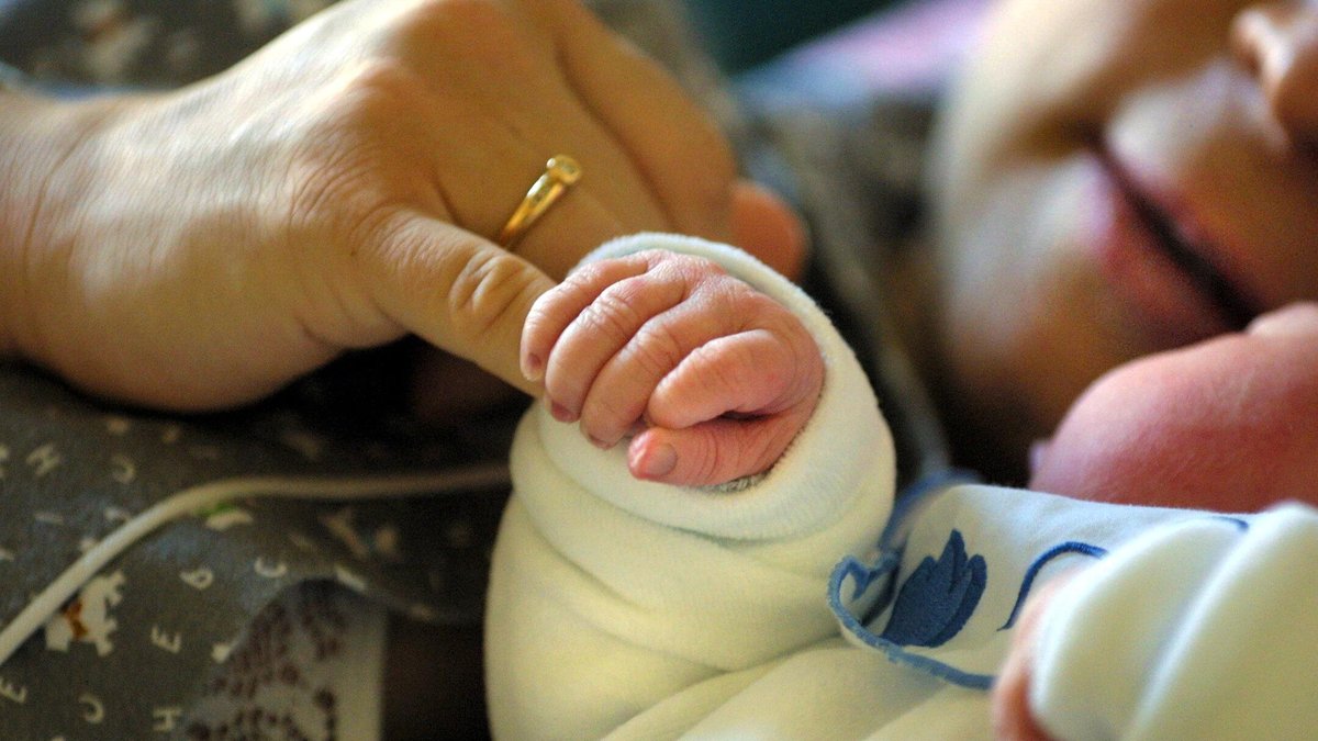Transféré au CHU de Toulouse, ce nourrisson lot-et-garonnais présente les symptômes du bébé secoué : ses parents placés en garde à vue