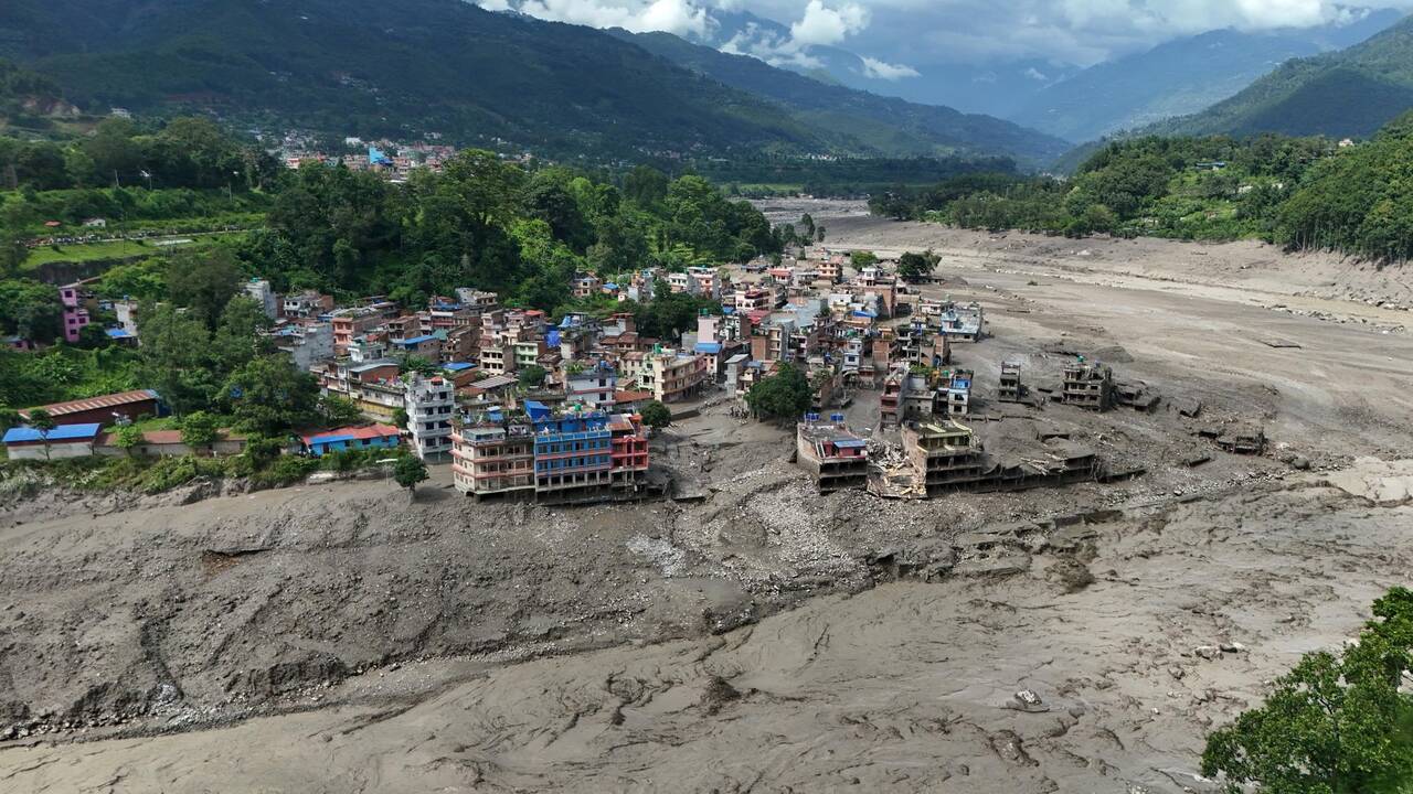 Des inondations font au moins 19 morts au Népal, 384 touristes sont portés disparus