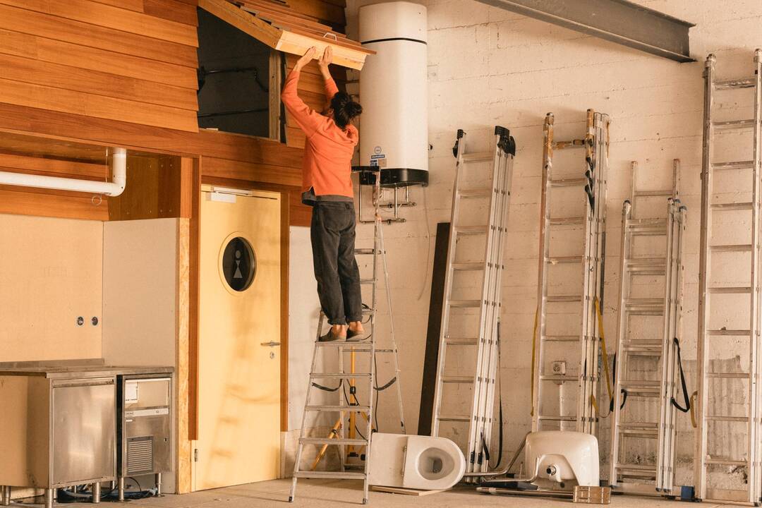 A Carouge, visite de La Fonte, un des plus grands chantiers de réhabilitation menés uniquement avec des matériaux et des éléments de récupération