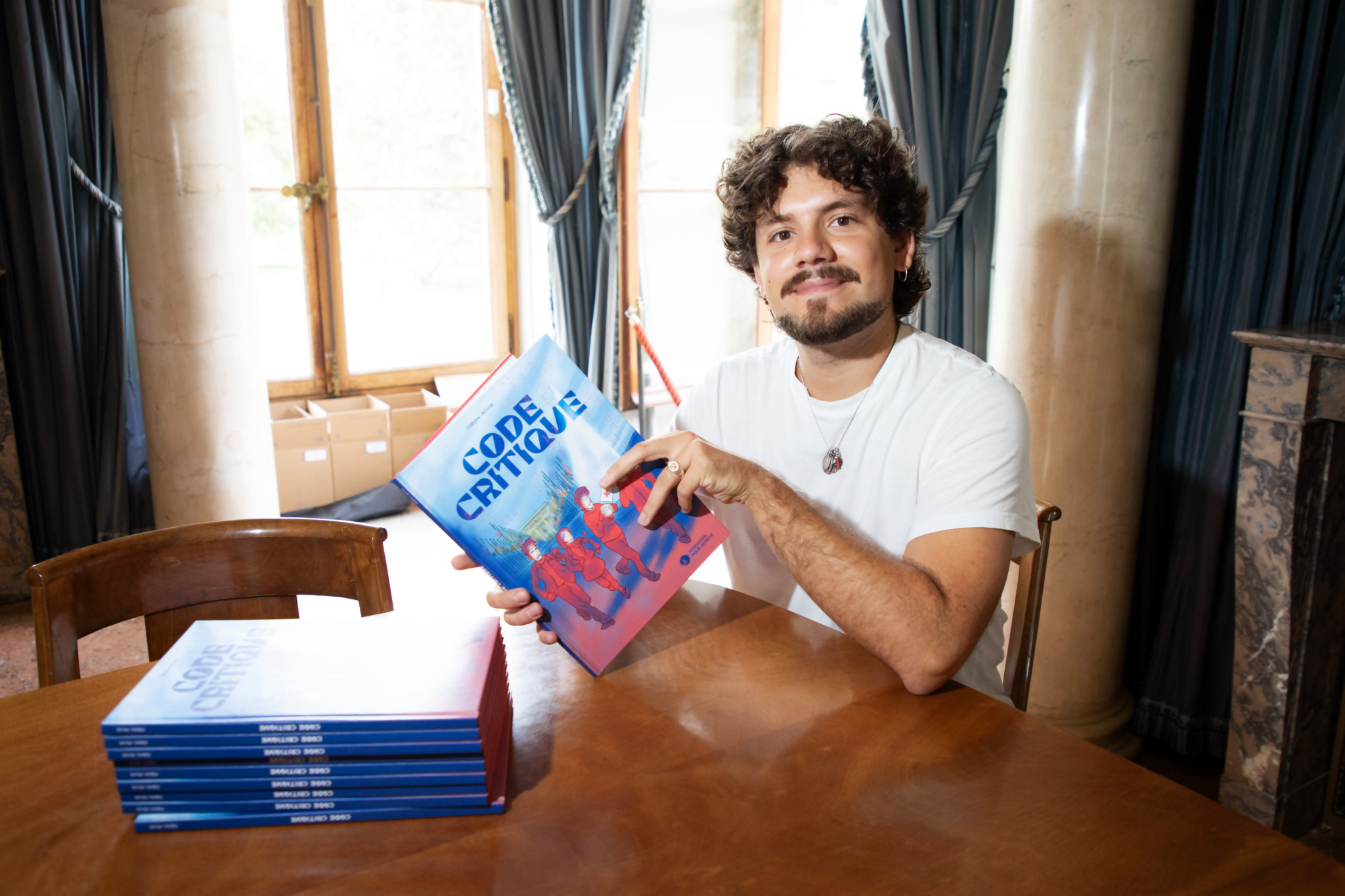Fabian Menor présente la BD ’Code Critique’ de la Fondation pour Genève sur la Genève internationale, au Palais Eynard.