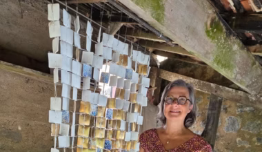 « Je maintiens ma plainte » : son œuvre, volée dans une exposition en Mayenne, réapparaît sur les marches de la mairie