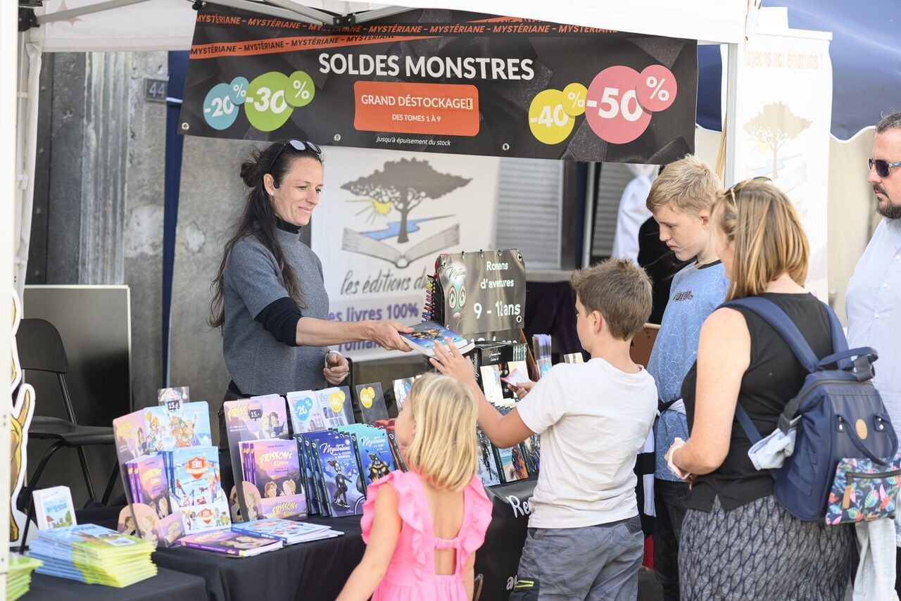 Une vue de l'édition 2025 de la Fête du livre à St-Pierre-de-Clages (VS). [Fête du livre - Raphael Delaloye]