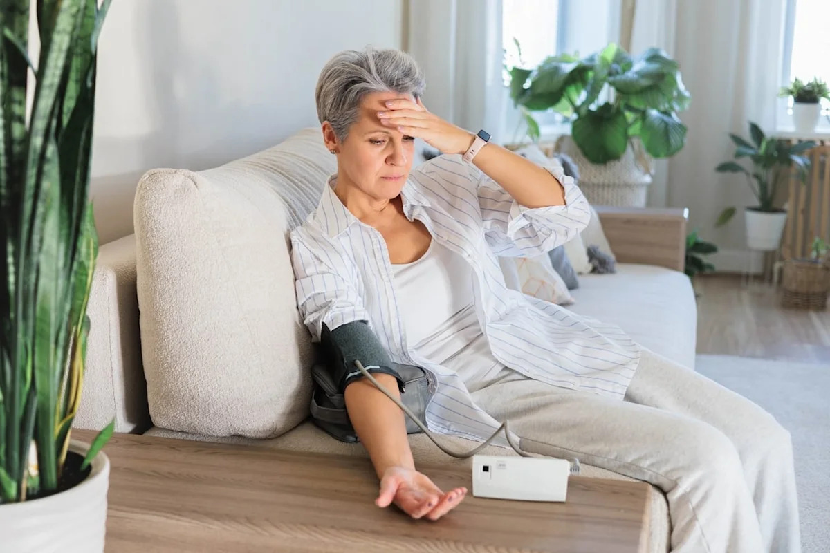 Ménopause avant 40 ans : une nouvelle étude révèle un risque accru d’hypertension à long terme