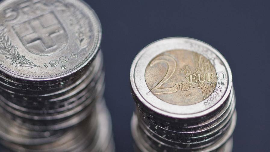 Le franc est à un plus bas annuel face à l’euro