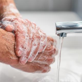Se laver les mains est essentiel pour se protéger de l'épidémie de coronavirus. © Maridav, Adobe Stock