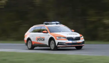 Bex: un motard percuté par une voiture de la police