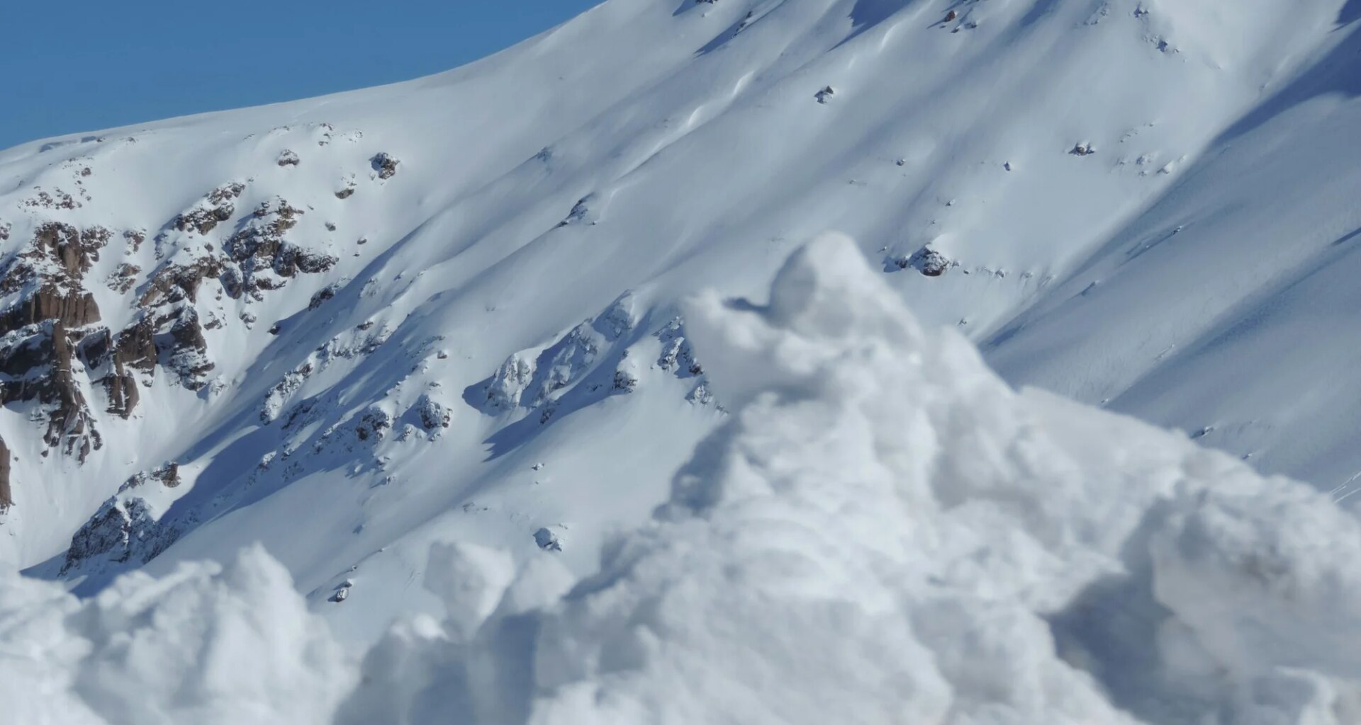 La Tania Avalanche Causes Major Ski Lift Closures