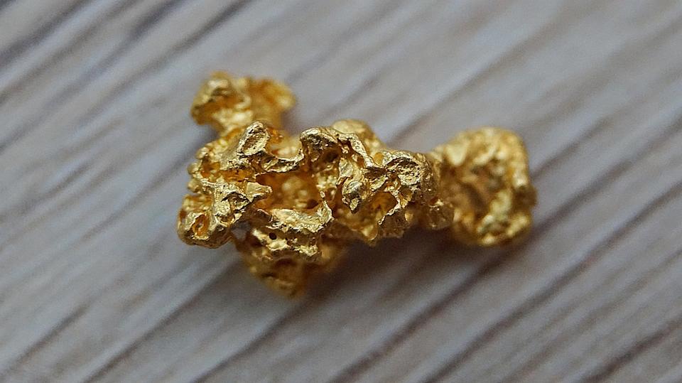 Barrick Mining Corporation (B) Draws Mixed Views as UBS Cuts Target and CIBC Turns More Bullish
