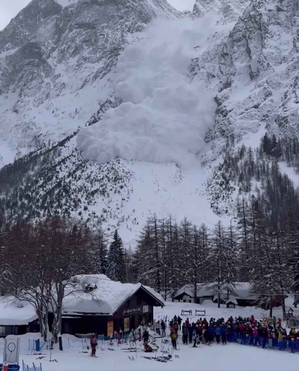 The avalanche struck the Zerotta chairlift in Val Veny (Instragram/@jean_chiementin)