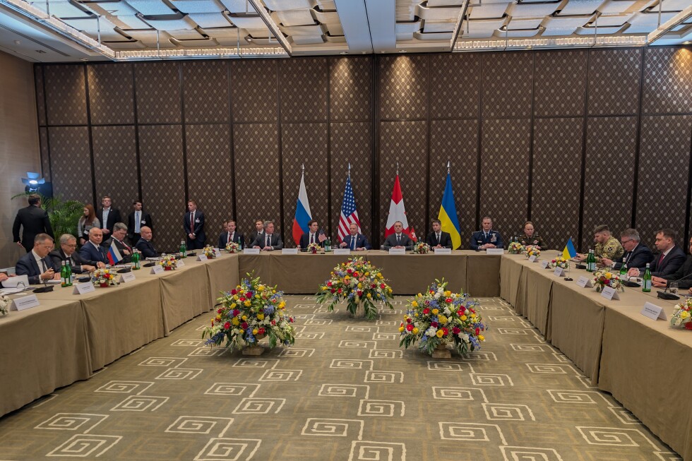 Russian and Ukrainian officials meet in Geneva for US-brokered talks