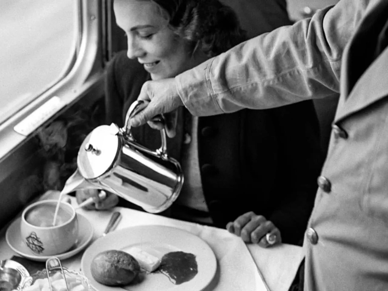 Breakfast on the SBB – a luxury that few could afford in the 1940s. It was a classy affair – just like in a grand hotel.