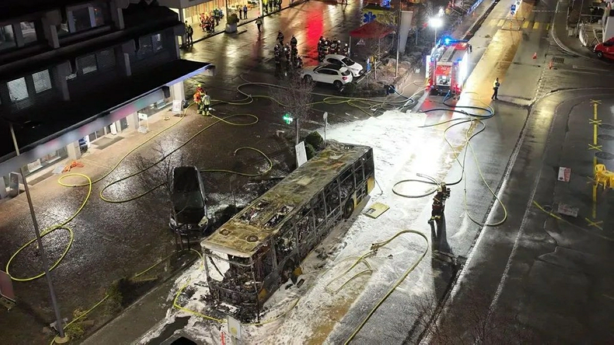 At least 6 dead, 3 injured in Swiss bus fire