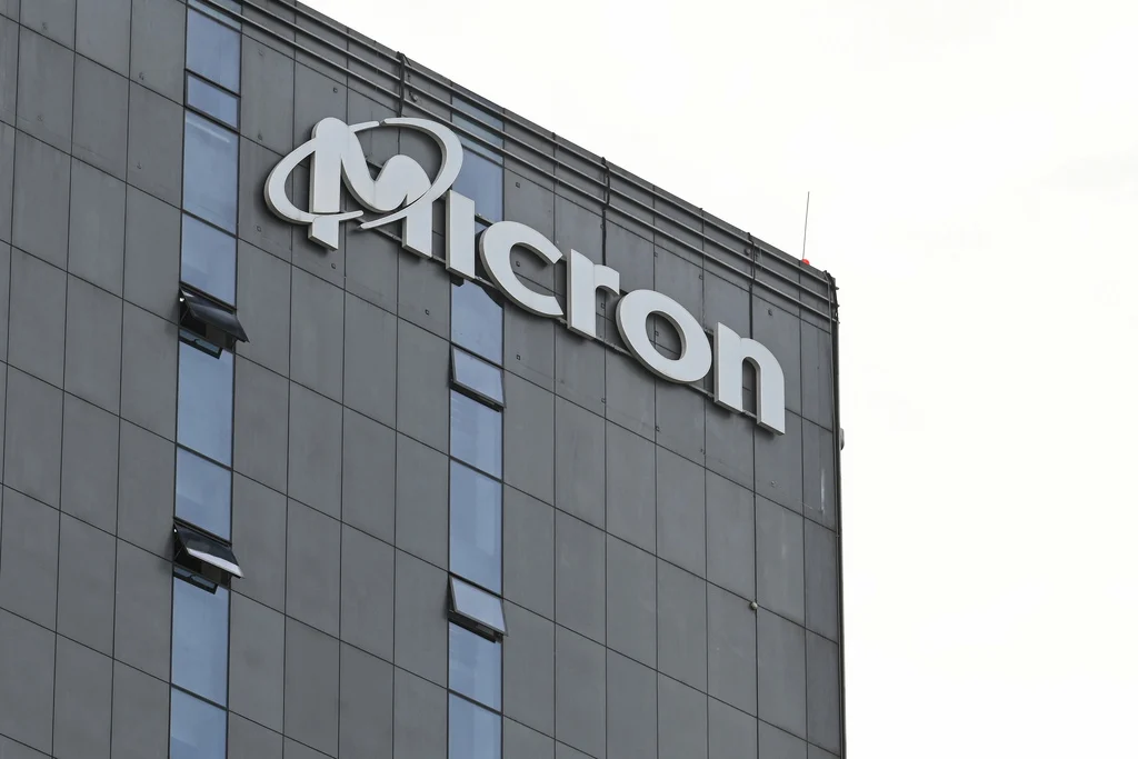 MU Catches Fire as UBS Sets Lofty $1,625 Price Target