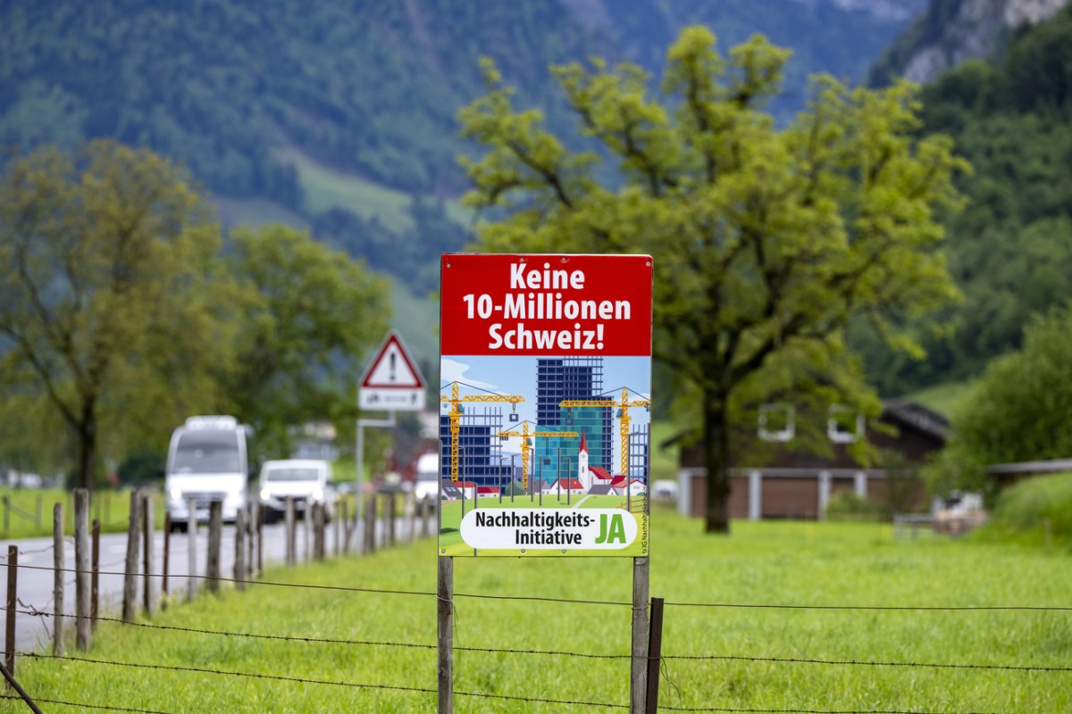 Swiss Abroad deeply divided on ten million population cap
