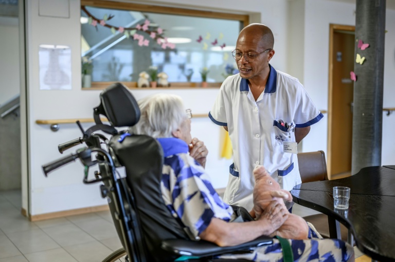 Swiss healthcare united against immigration cap plan