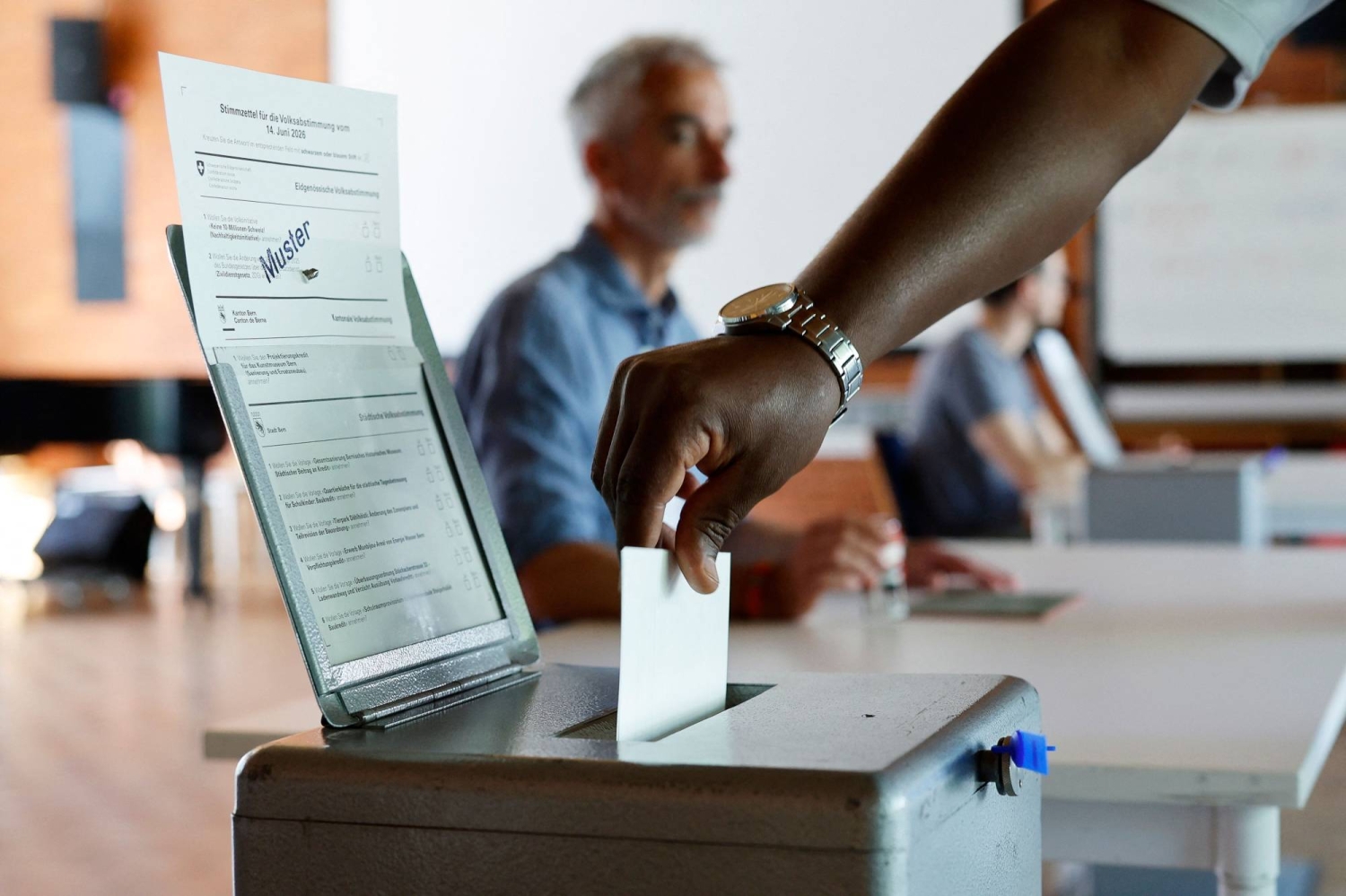 Switzerland votes on proposal to cap population at 10 million