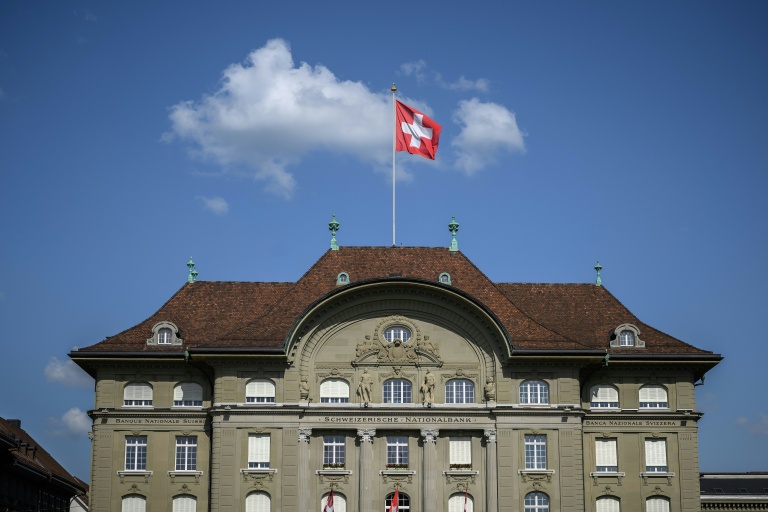 Swiss central bank holds interest rates, with eye on currency risks