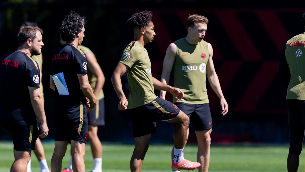 Co-hosts Canada battle Switzerland for World Cup Group B top spot