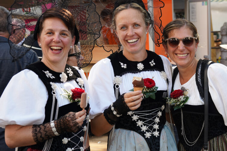 Heat forces yodelers at annual Swiss festival to sing in fountains | News, Sports, Jobs