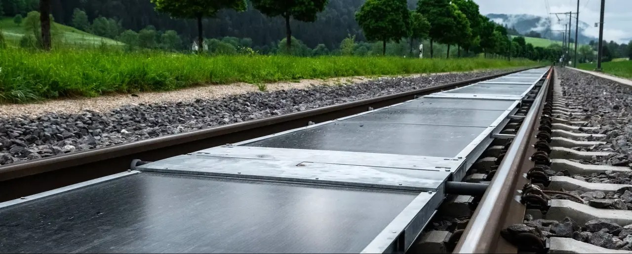 Solar panels between the rails: the Swiss test