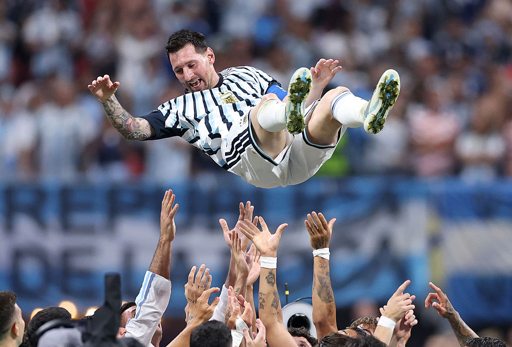 ATLANTA, GEORGIA - JULY 07: Lionel Messi #10 of Argentina celebrates with teammates after the 3-2 victory during the FIFA World Cup 2026 Round of 16 match between Argentina and Egypt at Atlanta Stadium on July 07, 2026 in Atlanta, Georgia. (Photo by Justin Setterfield/Getty Images)