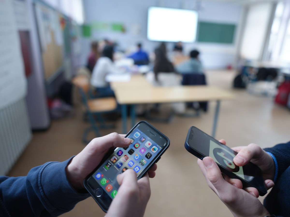 Swiss canton sticks to primary school phone restrictions