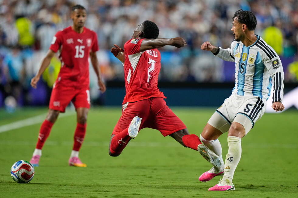 Swiss coach Murat Yakin blasts World Cup official for red card in loss to Argentina