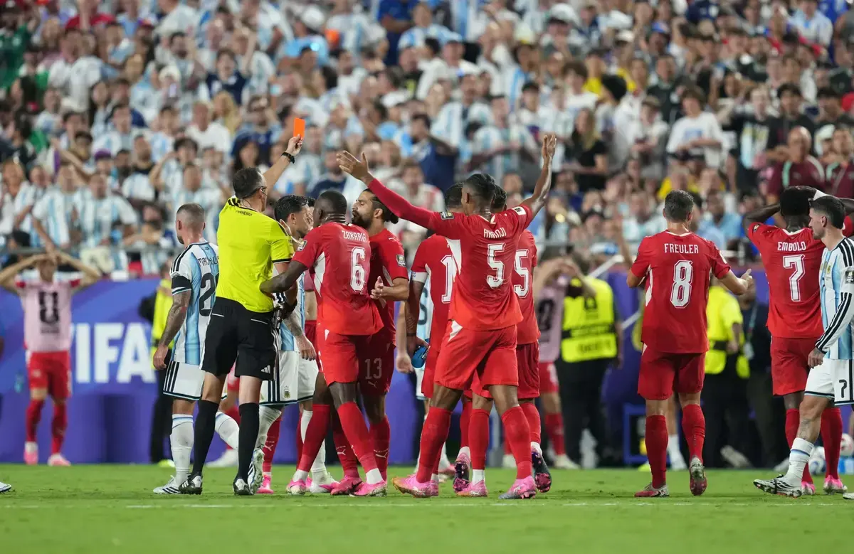Controversy as Argentina benefit from red card in World Cup QF