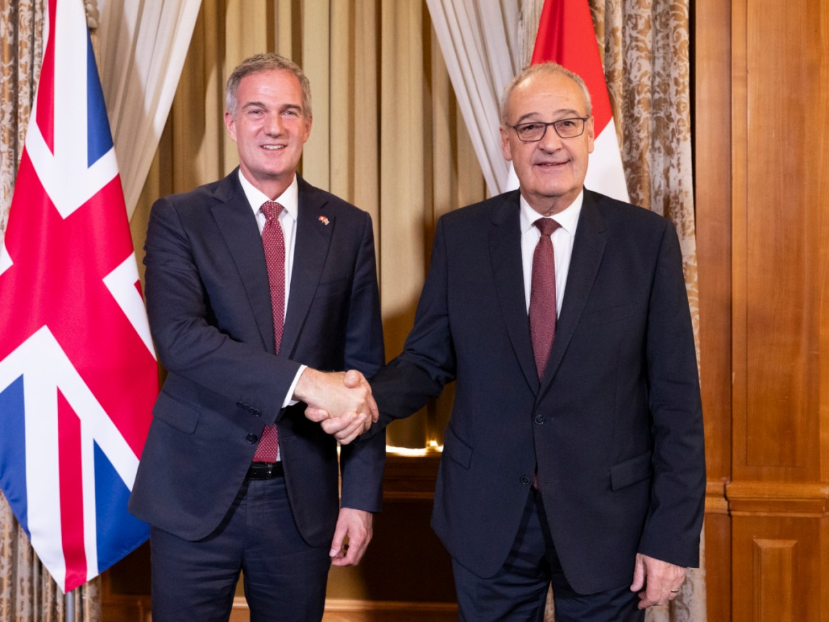 Switzerland and Britain agree to extend free trade deal