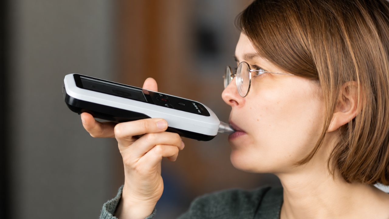 A device similar to a breathalyzer is developed in Switzerland and when connected to a cell phone, it analyzes breath and shows when the body starts using fat as an energy source.
