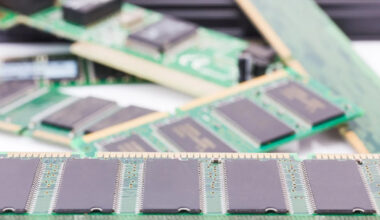 SanDisk Rebounds 5%, Western Digital Gains 5%, Micron Climbs 3% as UBS, Citi, BofA Turn Bullish on Memory
