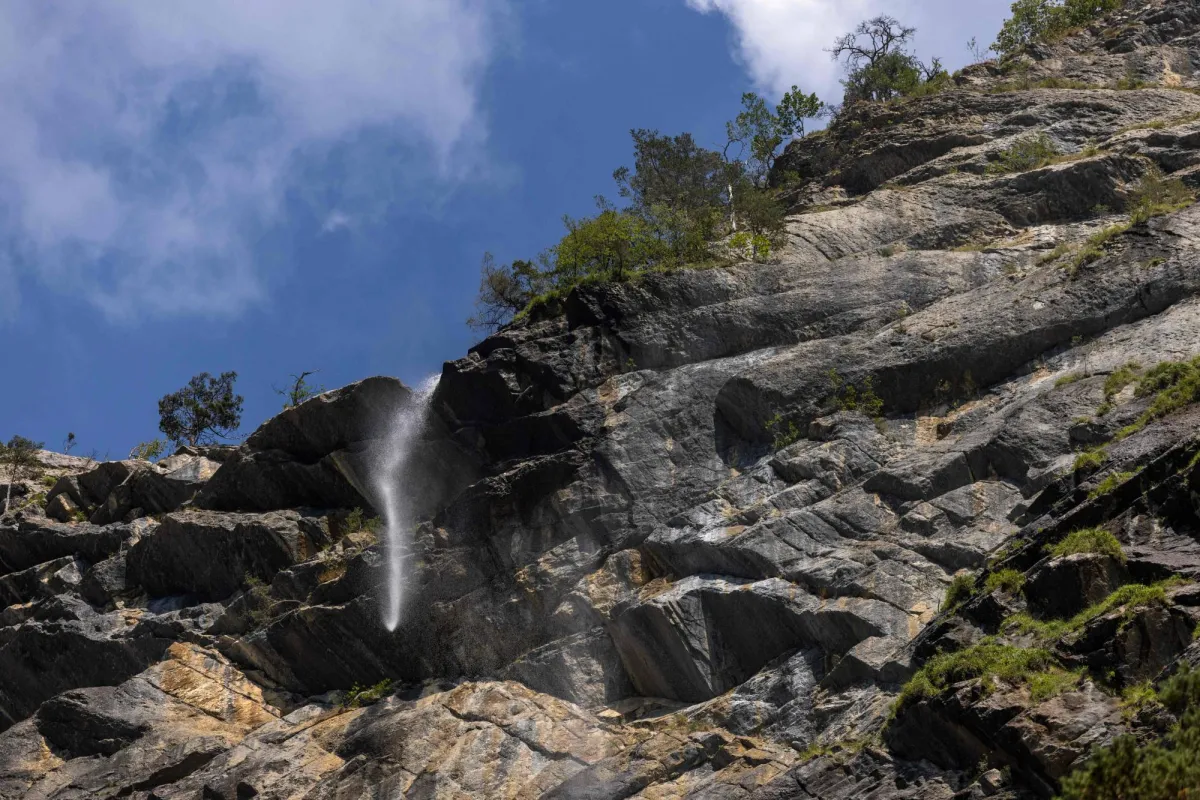 Scientist: Scorching Summer Triggers Record Rockfalls in Alps