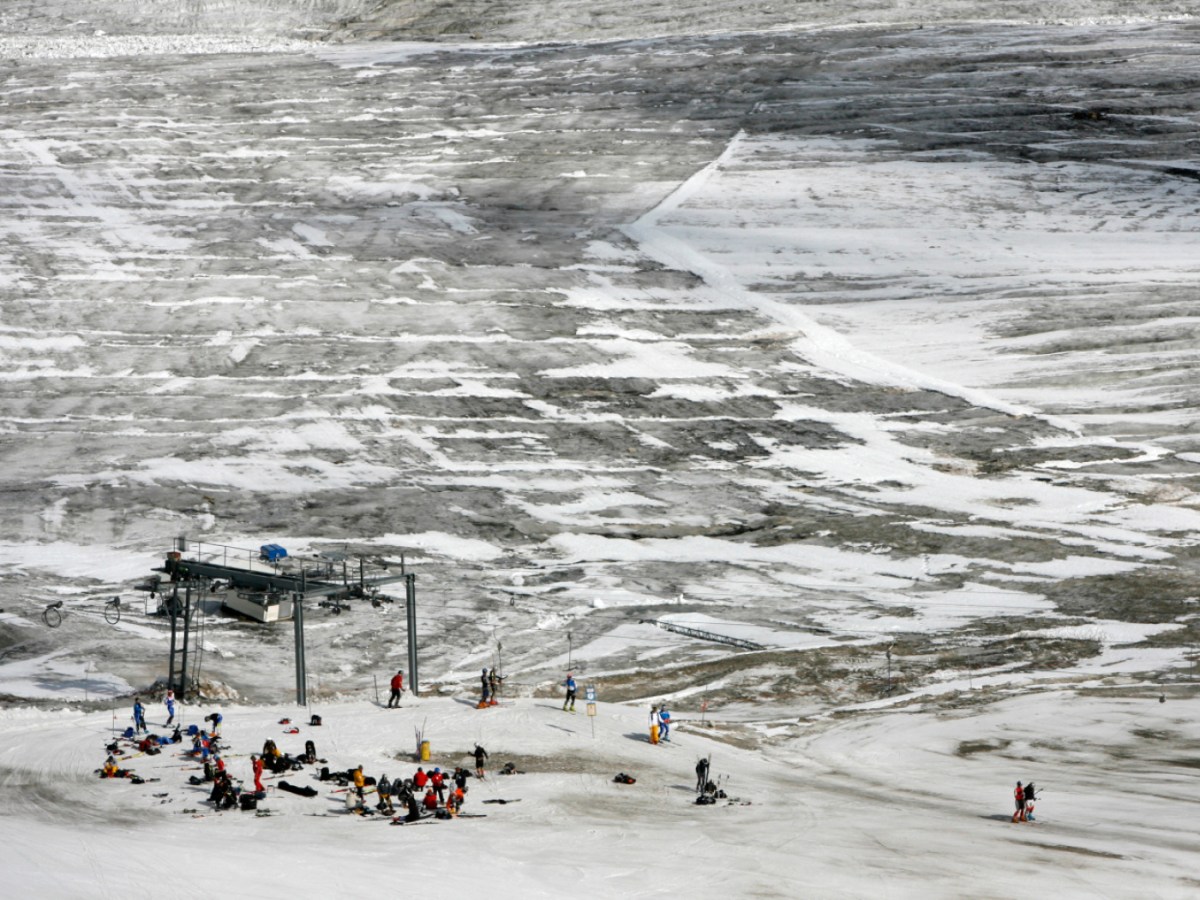 Second Swiss resort suspends summer skiing