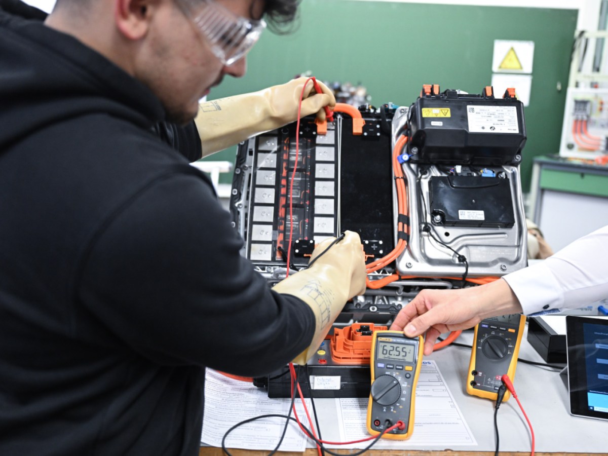 AI inhibits job prospects of young people, says Geneva-based ILO