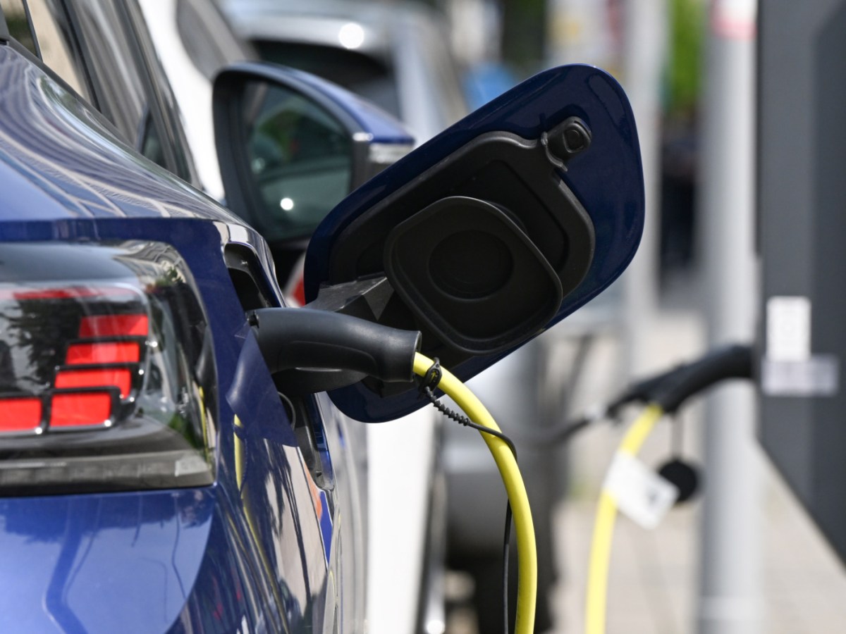 Less than 6% of Swiss cars are fully electric