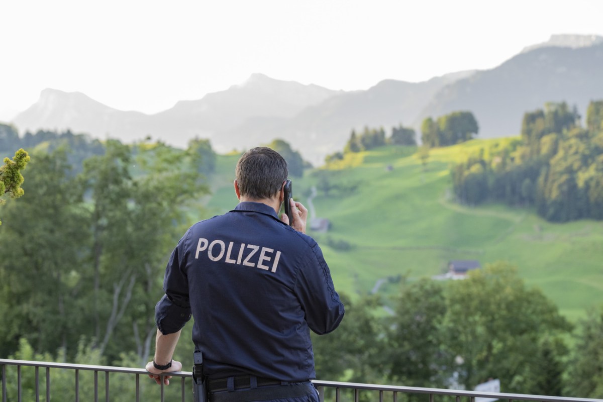 Switzerland plans mandatory reporting of organised crime