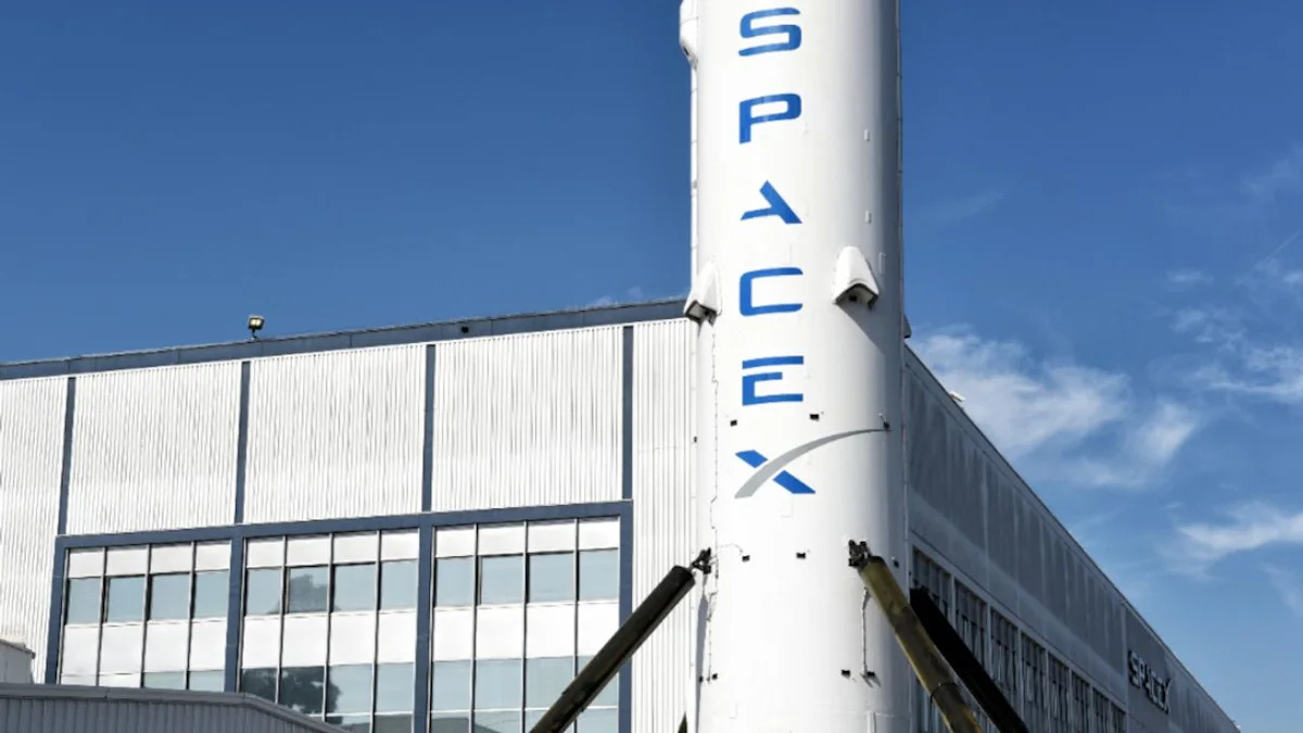 SpaceX seen on cusp of Starlink growth surge as UBS highlights V3 satellite opportunity