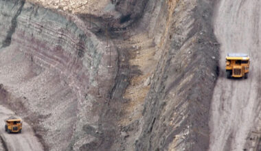 Glencore unveils $1.5bn payout and Australian listing plans as earnings soar