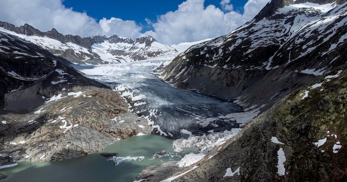 Climate crisis: Sheep wool tested to save Swiss glaciers
