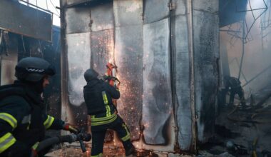 Russian and Ukrainian strikes leave 10 dead as Trump calls on Zelenskyy to 'settle with Putin'