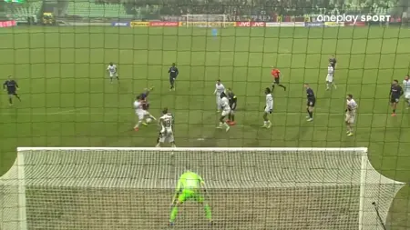 Starosti Slavie: Douděra se zranil, poprvé nehrál Provod. Nejlepší hráč ligy, říká Bořil