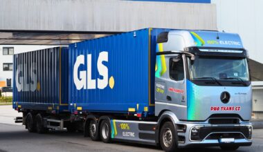 Čistě elektrický tahač Mercedes eActros 600. Foto: GLS