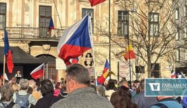 V Brně šla Pouť smíření. Kolem ní křik, potyčky a nacistický symbol