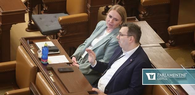 STAN načetl „lex ucpinos“. A propukla debata o chlastu a kokeši