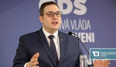 Všechno tam bude. I párky v rohlíku. Lipavský píše knihu