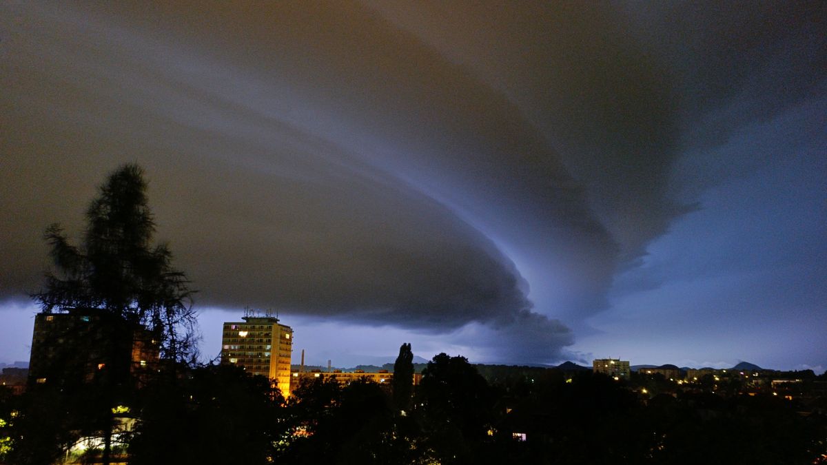 Monstrum na obloze. Bouřka na severu Česka byla mimořádná
