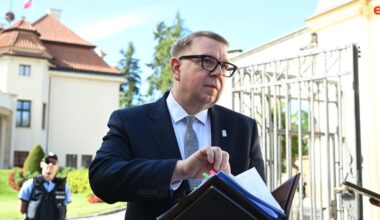 Odbory žádají růst platů o osm procent. Juchelka slibuje zvýšení, žádná čísla ale neprozradil