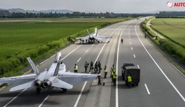 Nouzová přistání na silnici: Větroň u benzinky