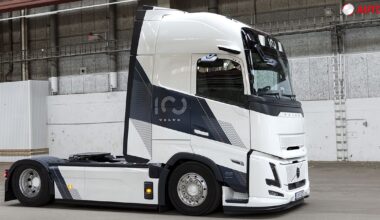 Volvo Truck slaví 100 let speciálními polepy. Ukázalo je nečekaně brzy
