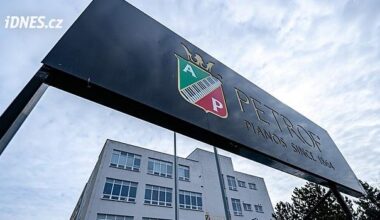 Hradecký výrobce pian a klavírů Petrof mění strategii, reaguje na útlum trhu. Firma propouštěla - iDNES.cz